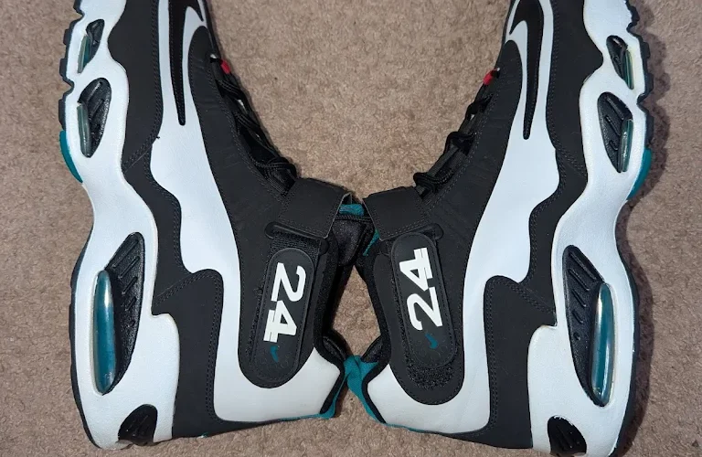 Jerelle Léon Footwear Services